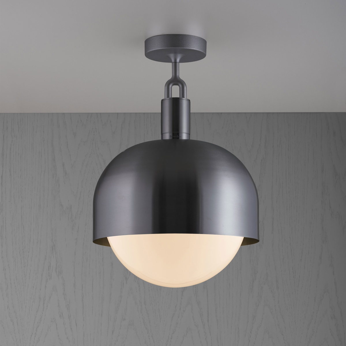 Buster + Punch Forked Deckenleuchte, Globe + Shade, Large, Gun Metal / Opalglas