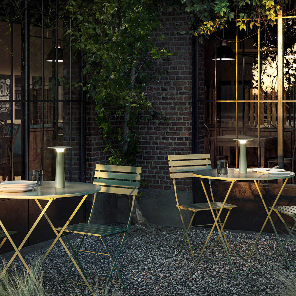 lix Mobile Akku Tischleuchte dim to warm 2700K – 1800K, Ø: 6 cm, H: 24,5 cm, charging base mit USB-C Kabel, Dunkelchrom