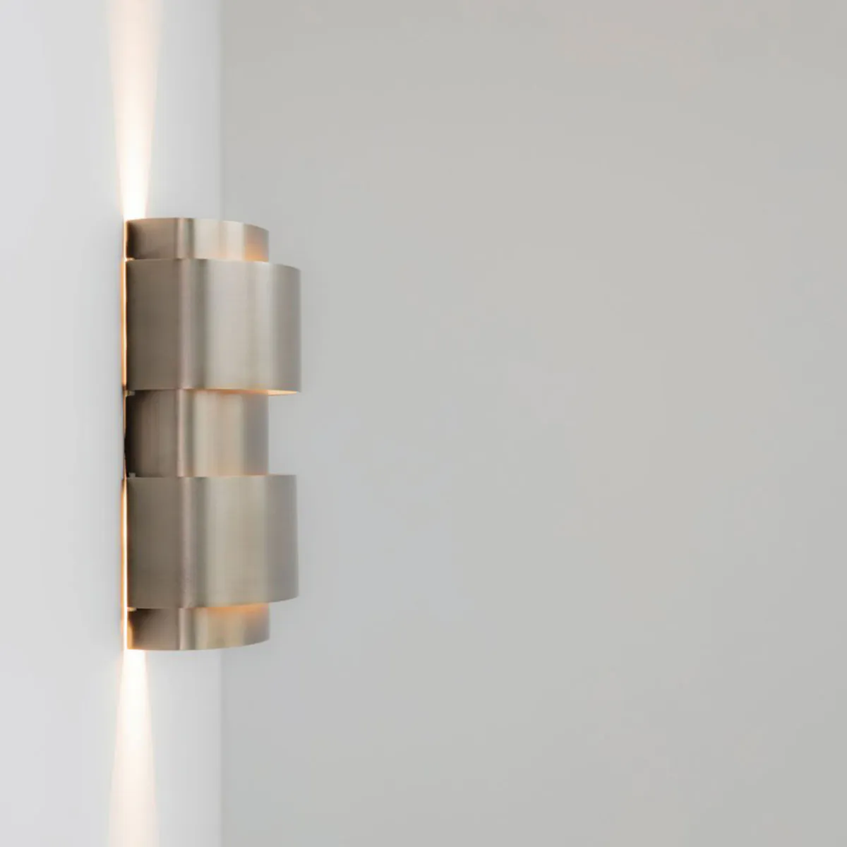 BAND-OH! 930 DIM8 Wandleuchte, B: 17,5 cm, H: 20 cm, Gebürstete Alte Bronze, Warmweiß 3000K