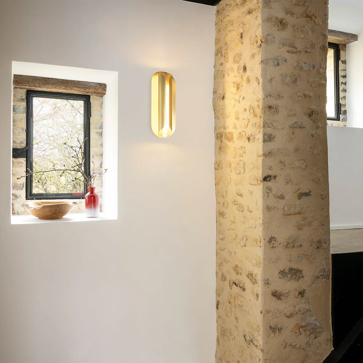 Rosalie Wandleuchte, B: 15 cm, H: 40 cm in Gold – modernes Design von DCW Editions für den Flur