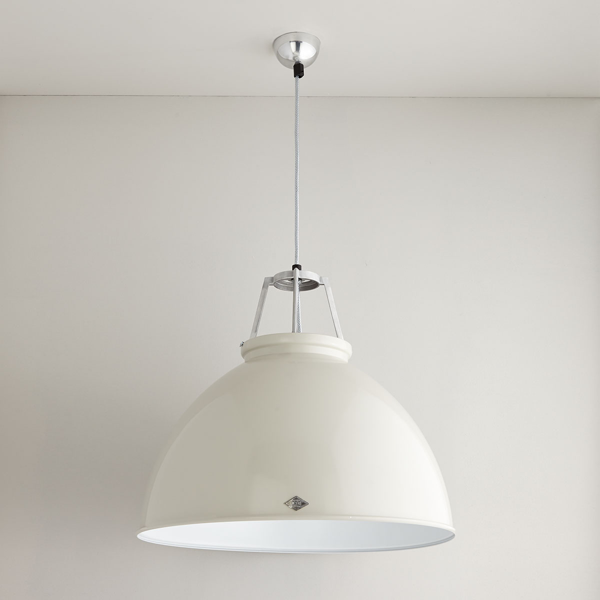 Titan Size 5 Pendelleuchte, Ø: 56 cm, Kittgrau, Innen Weiß Titan Size 5 Pendelleuchte, Ø: 56 cm, Kittgrau, Innen Weiß