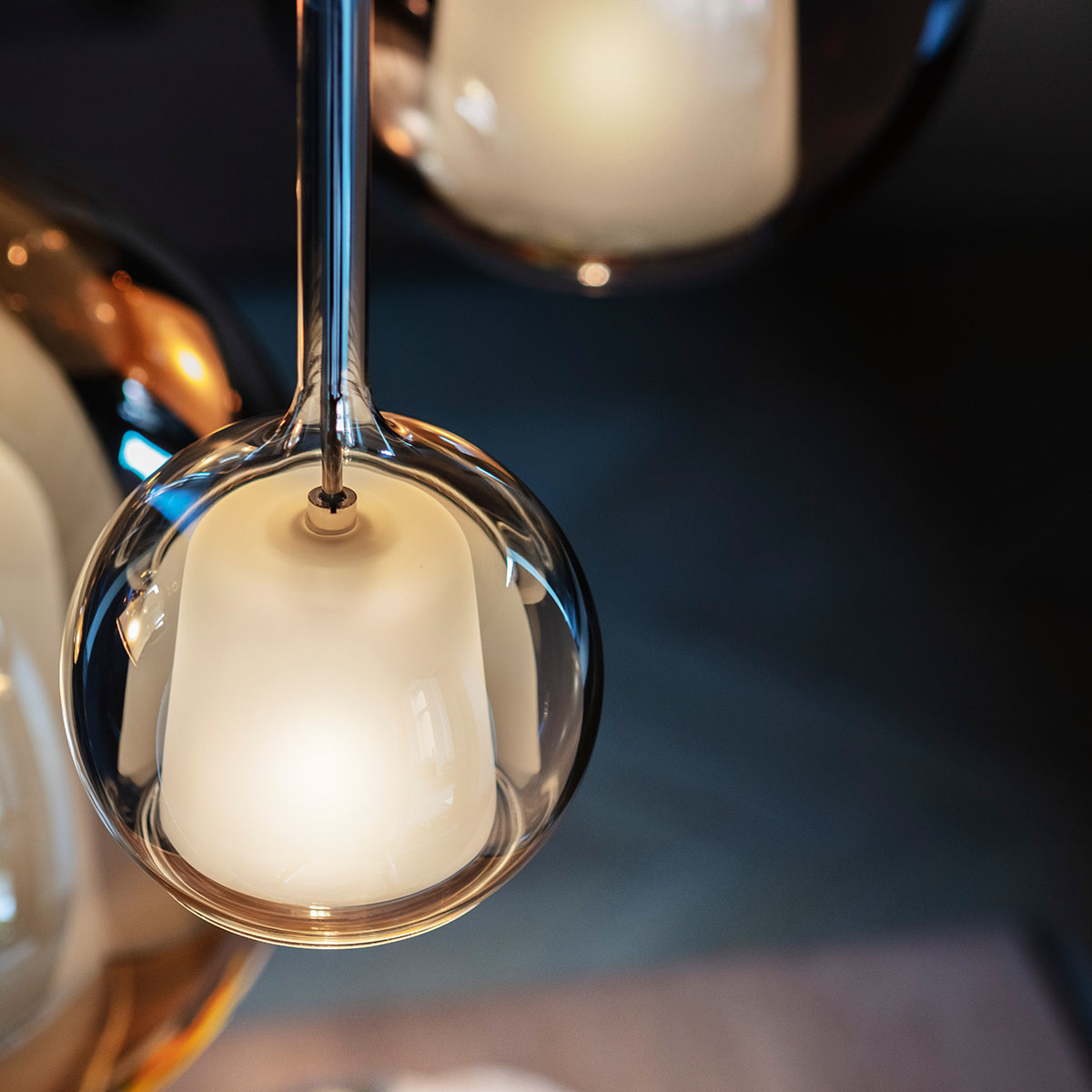 Penta Light Glo 0811-20 Mini Pendelleuchte Ø: 13 cm Hängelampe – Glasleuchte in Bronze Glas, moderne Formsprache, angenehmer Lichtschein, perfekt für das Esszimmer, ideal über Esstisch, Küche oder Wohnzimmer