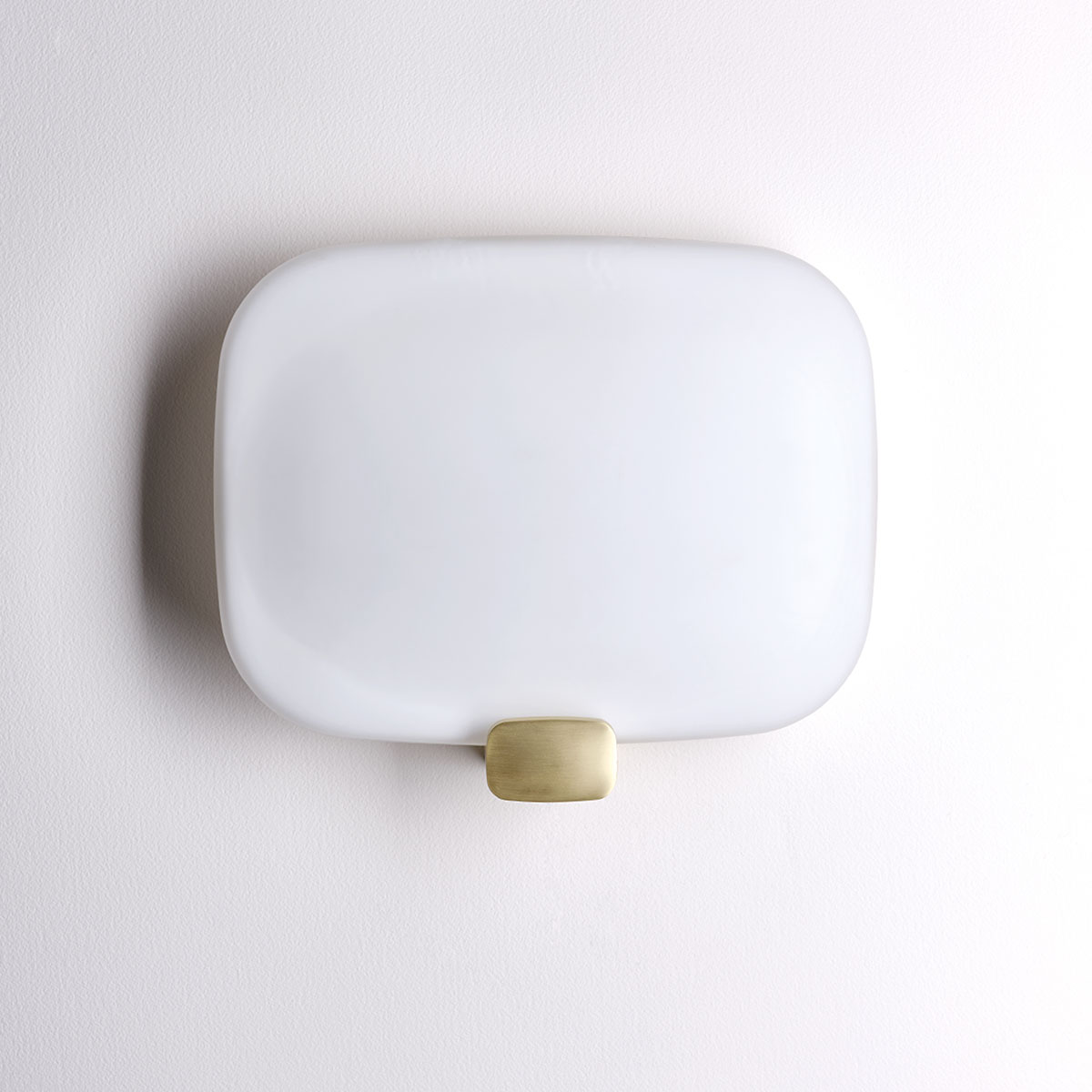 Light me Tender Wandleuchte IP44 Horizontal in Gold Weiß – exklusives Design von DCW Editions geeignet für den Eingangsbereich auch für Badezimmer geeignet