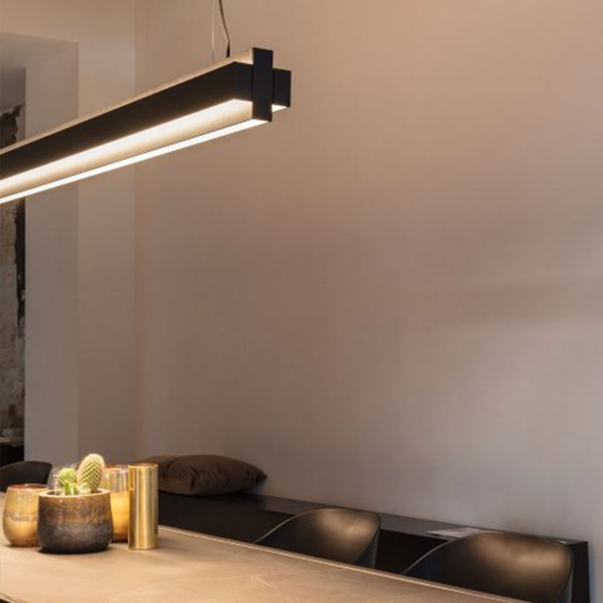 ONE-AND-ONLY P12 DOWN-UP 930 Pendelleuchte, Weiß, nicht dimmbar, L: 118,1 cm ONE-AND-ONLY P20 DOWN-UP 930 DIM5 Pendelleuchte, Schwarz, DALI, L: 190,2 cm