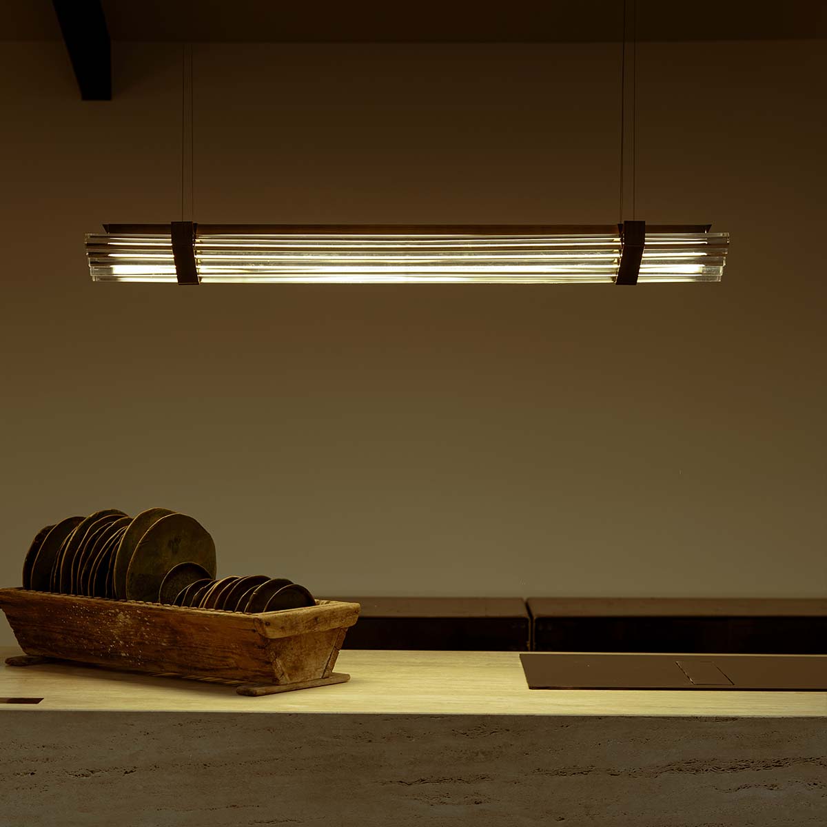 DCW Editions Seagull Pendant Horizontal 1200 Pendelleuchte, L: 120 cm, Bronze Triac DCW Editions Seagull Pendant Horizontal 1200 Pendelleuchte, L: 120 cm, Bronze Casambi