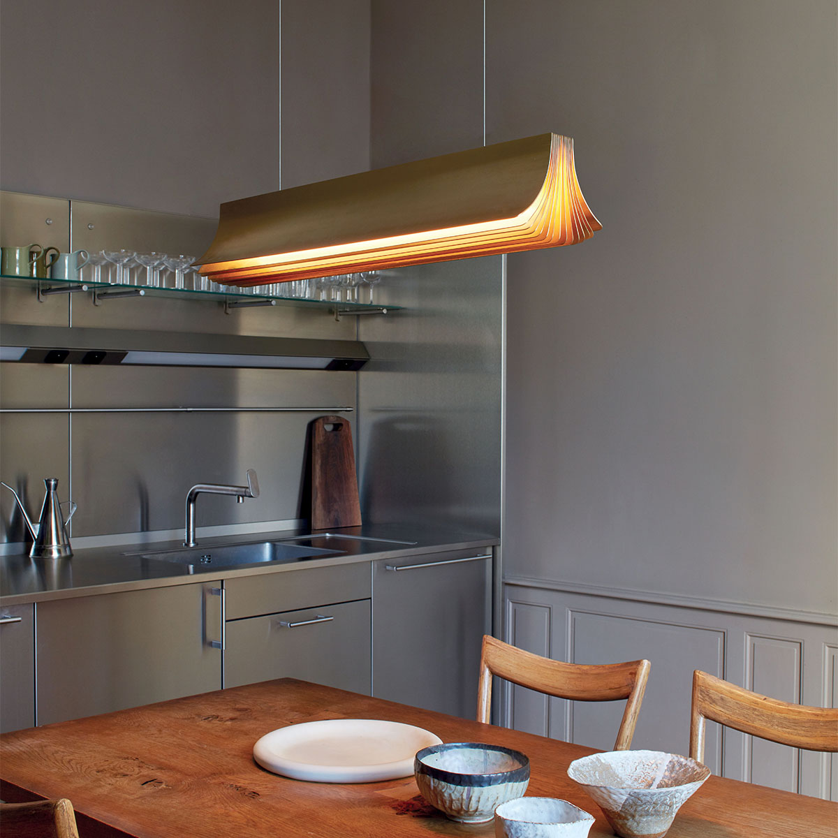 Respiro 900 Pendelleuchte Schwarz & Gold L: 90 cm in Schwarz Gold – exklusives Design aus dem Hause DCW Editions ideal über einer Kochinsel