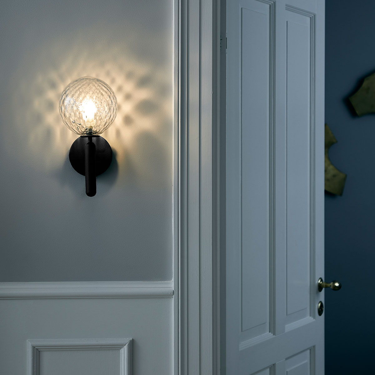 Miira Wandleuchte, Ø: 17,5 cm, H: 28,5 cm, Steingrau, Glas transparent Miira Wandleuchte, Ø: 17,5 cm, H: 28,5 cm, Messing, Opalglas