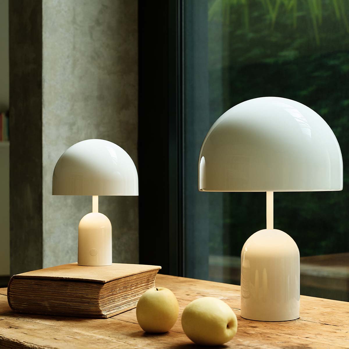 Tom Dixon Bell Portable Akku Tischleuchte, H: 28 cm, Schwarz Tom Dixon Bell Portable Akku Tischleuchte, H: 28 cm, Baby Blau