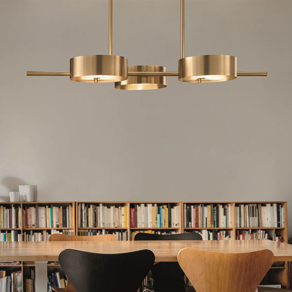 Sound BIL3 Pendelleuchte, L: 134 cm, 3-flammig, Gold gebürstet, LED-Modul