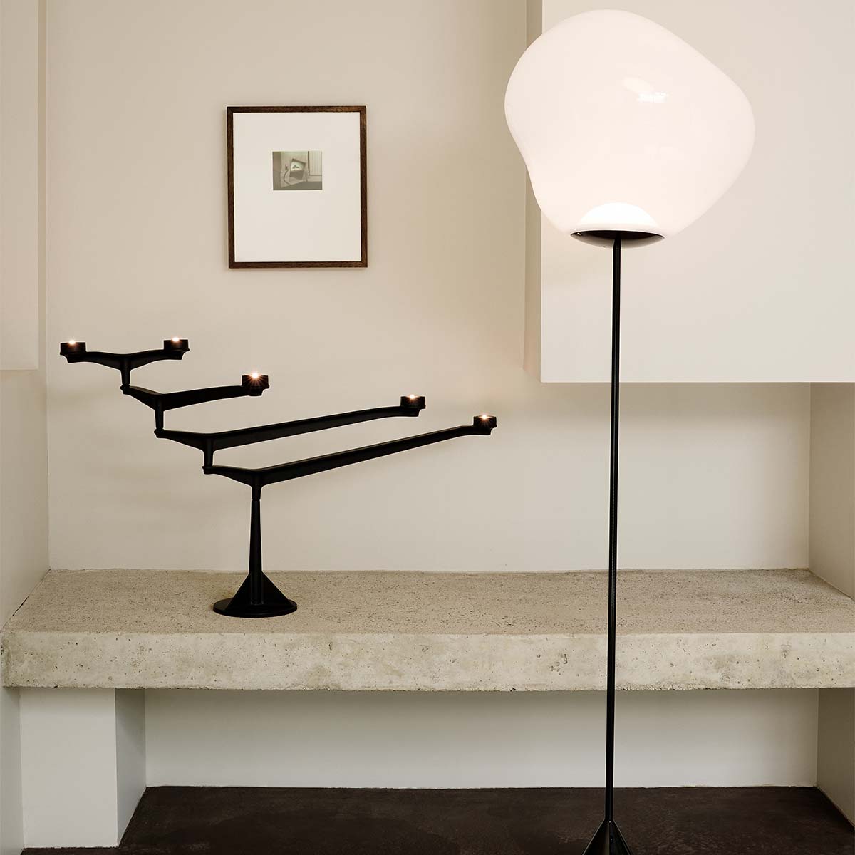 Tom Dixon Melt Cone Slim LED Stehleuchte, Opal, Schwarz, H: 180 cm