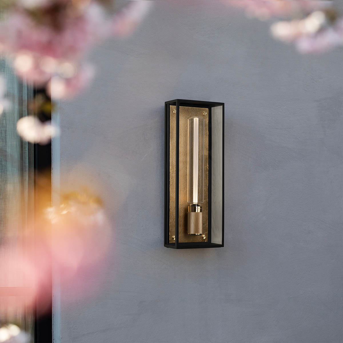 buster-punch-caged-wall-wet-brass-04 Buster + Punch Caged Wet IP44 Wandleuchte, Large, Messing