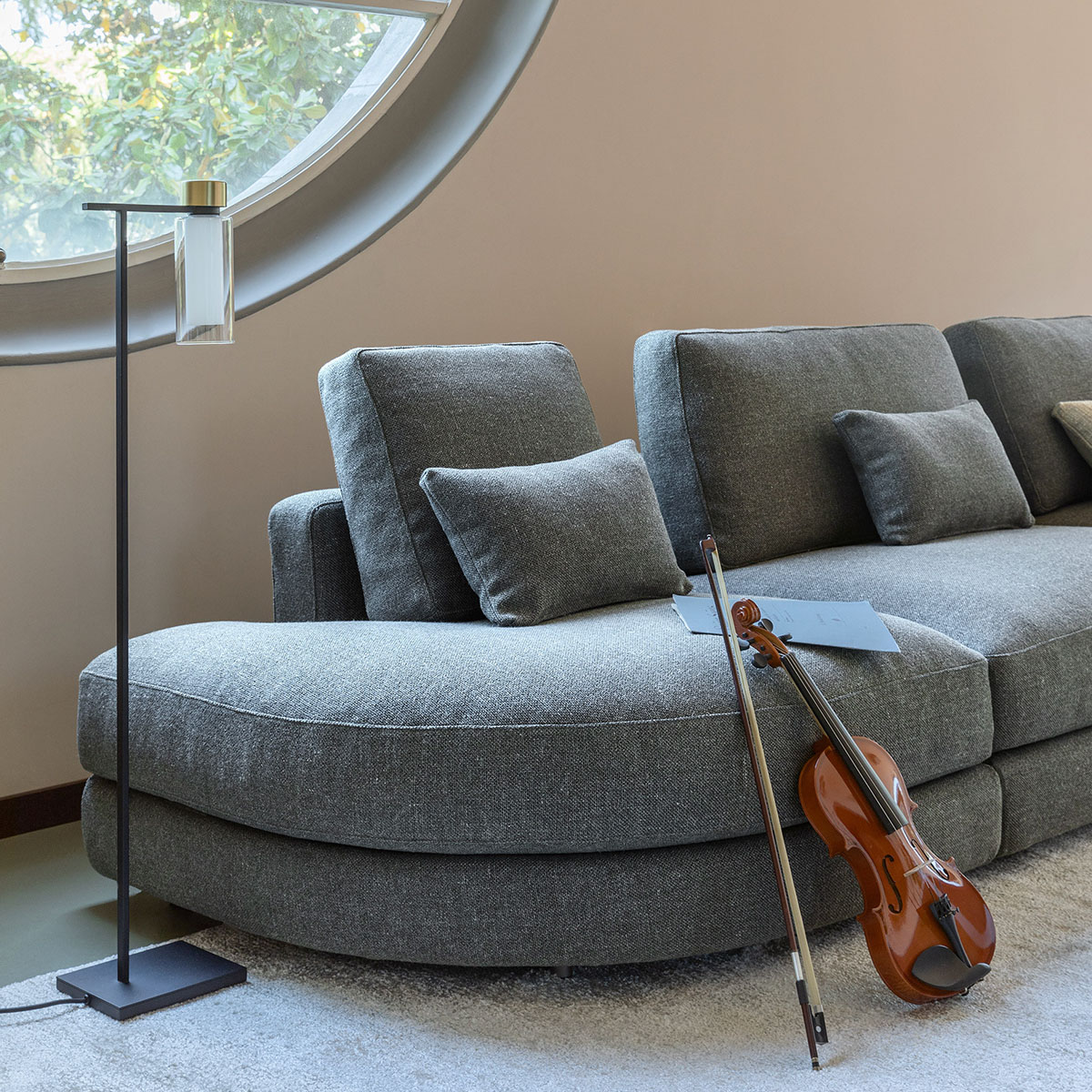 Osman 560.61 Stehleuchte H: 111 cm, Schwarz Matt / Schwarz Chrom & Rauchglas