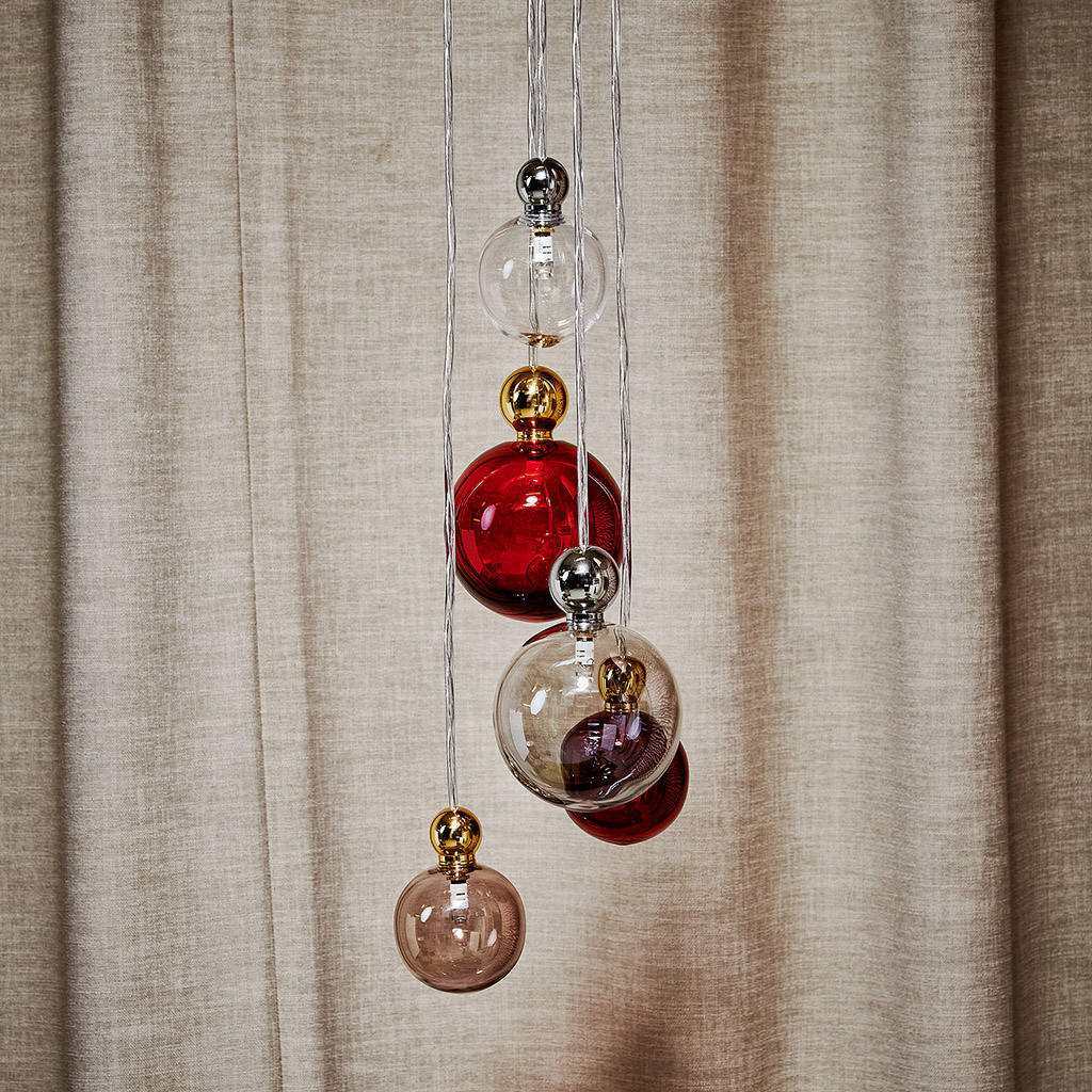 Uva Pendelleuchte M Ø 7 cm, Clear, Silber, mit Einzelbaldachin Uva Pendelleuchte L Ø 10 cm, Ruby, Gold, für Multi-Baldachin