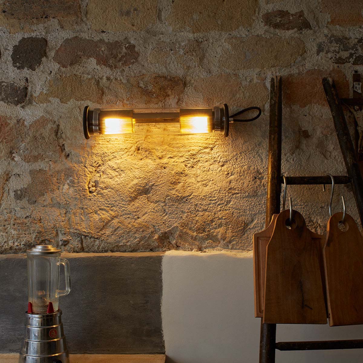 In The Tube 120-1300 Wandleuchte, Gold & Silber, L: 132 cm in Gold Silber – hochwertige Designerleuchte des Herstellers DCW Editions für den Flur