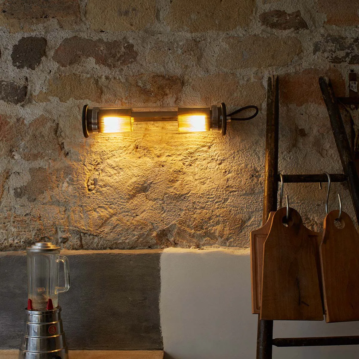 In The Tube 120-1300 Wandleuchte, Gold & Silber, L: 132 cm in Gold Silber – hochwertige Designerleuchte des Herstellers DCW Editions für den Flur