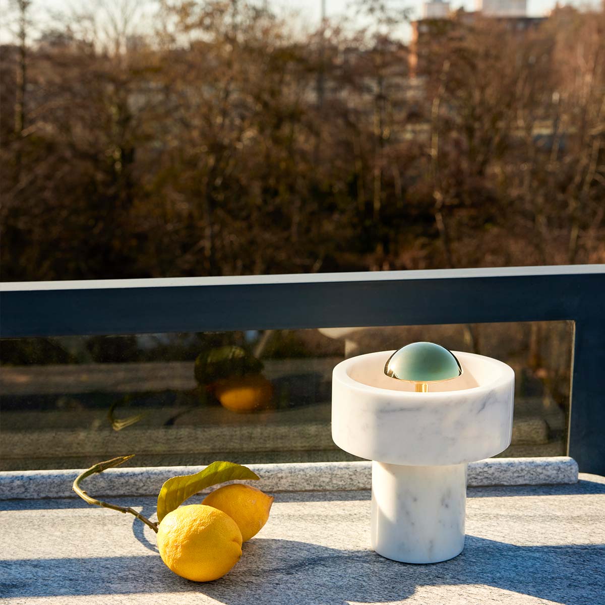 Tom Dixon Stone Portable Akku LED Tischleuchte, H: 19 cm, Silber