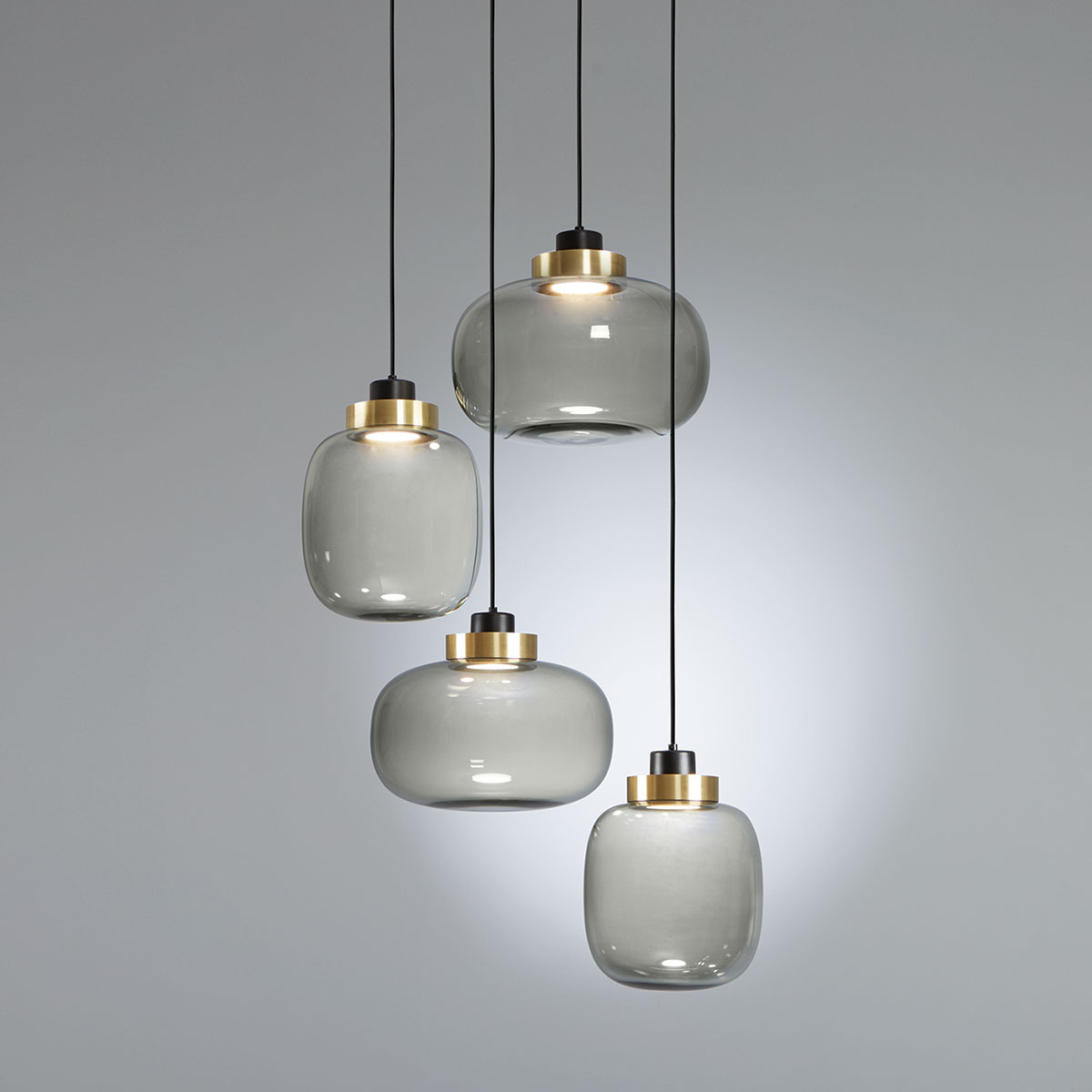 Tooy_Legier_557-14_C74_C42_SG TOOY Legier 557.14 Pendelleuchte 4-flammig Schwarz & Messing Rauchglas