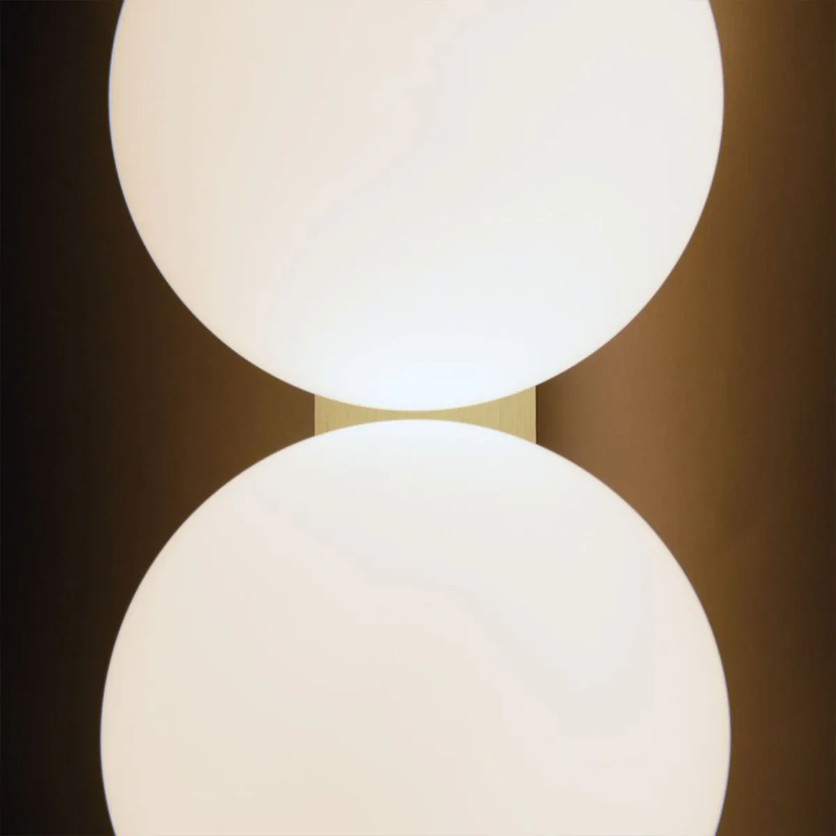 OONO ON 2 927 Deckenleuchte, Ø: 20 cm, Schwarz, Extra-Warmweiß 2700K OONO ON 2 927 Deckenleuchte, Ø: 20 cm, Goldfarben, Warmweiß 3000K