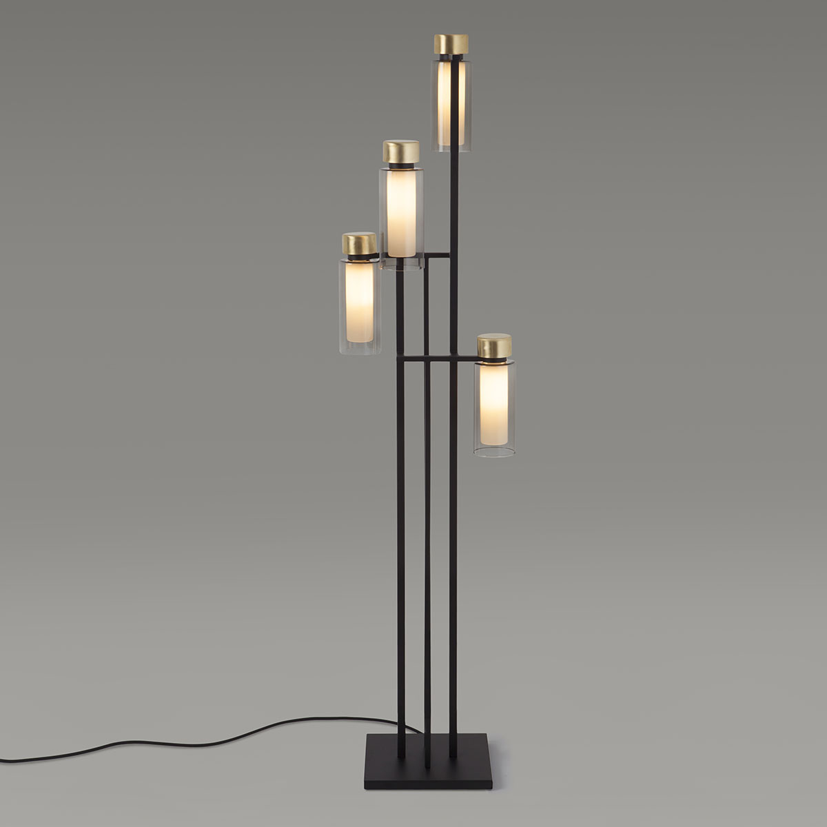 Osman 560.64 Stehleuchte 4-flammig H: 140 cm, Schwarz Matt / Messing & Klarglas, Dimmbar