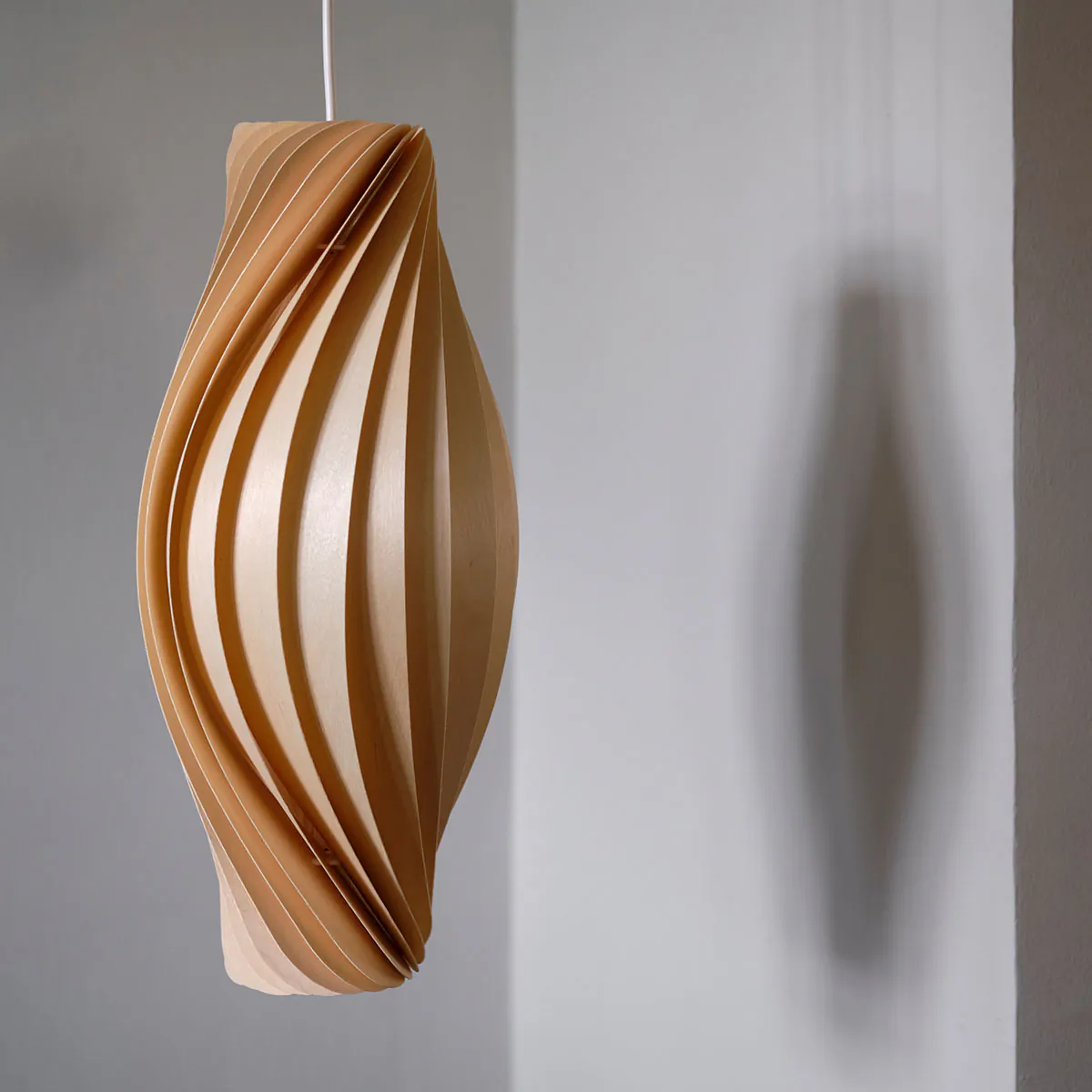 No111 Pendelleuchte, Birke Natur, Ø: 18 cm, H: 43 cm No111 Pendelleuchte, Birke Natur, Ø: 20 cm, H: 72 cm