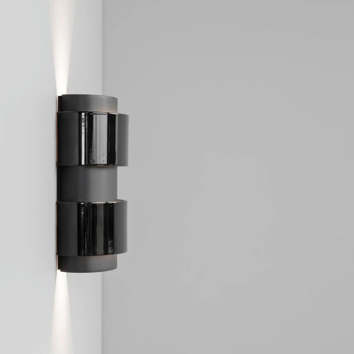 BAND-OH! 930 DIM8 Wandleuchte, B: 17,5 cm, H: 20 cm, Klavier Schwarz, Warmweiß 3000K