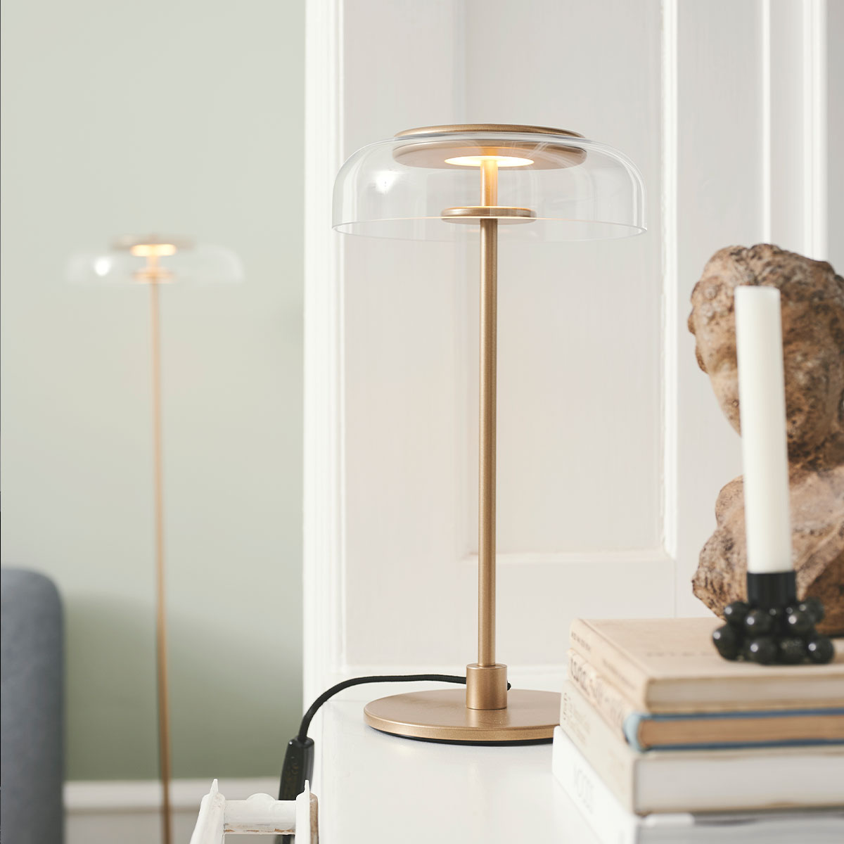 Blossi Tischleuchte, Ø: 23 cm, H: 44 cm, Schwarz & Opalglas