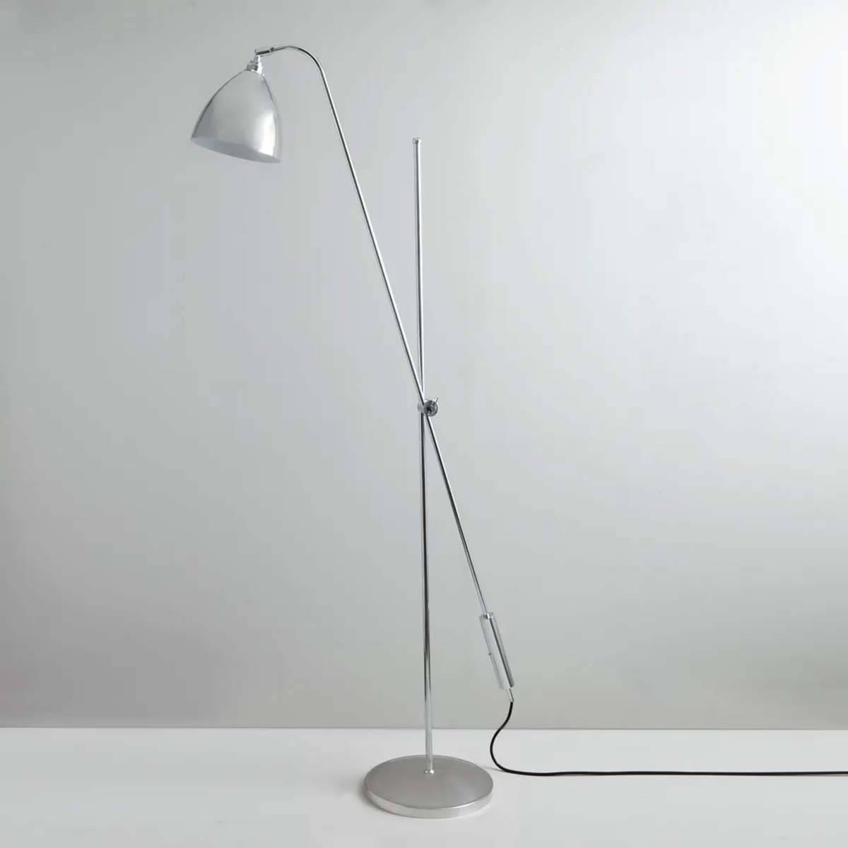 Task Overreach Stehleuchte, H: 210 - 250 cm, Aluminium poliert Task Overreach Stehleuchte, H: 210 - 250 cm, Aluminium poliert