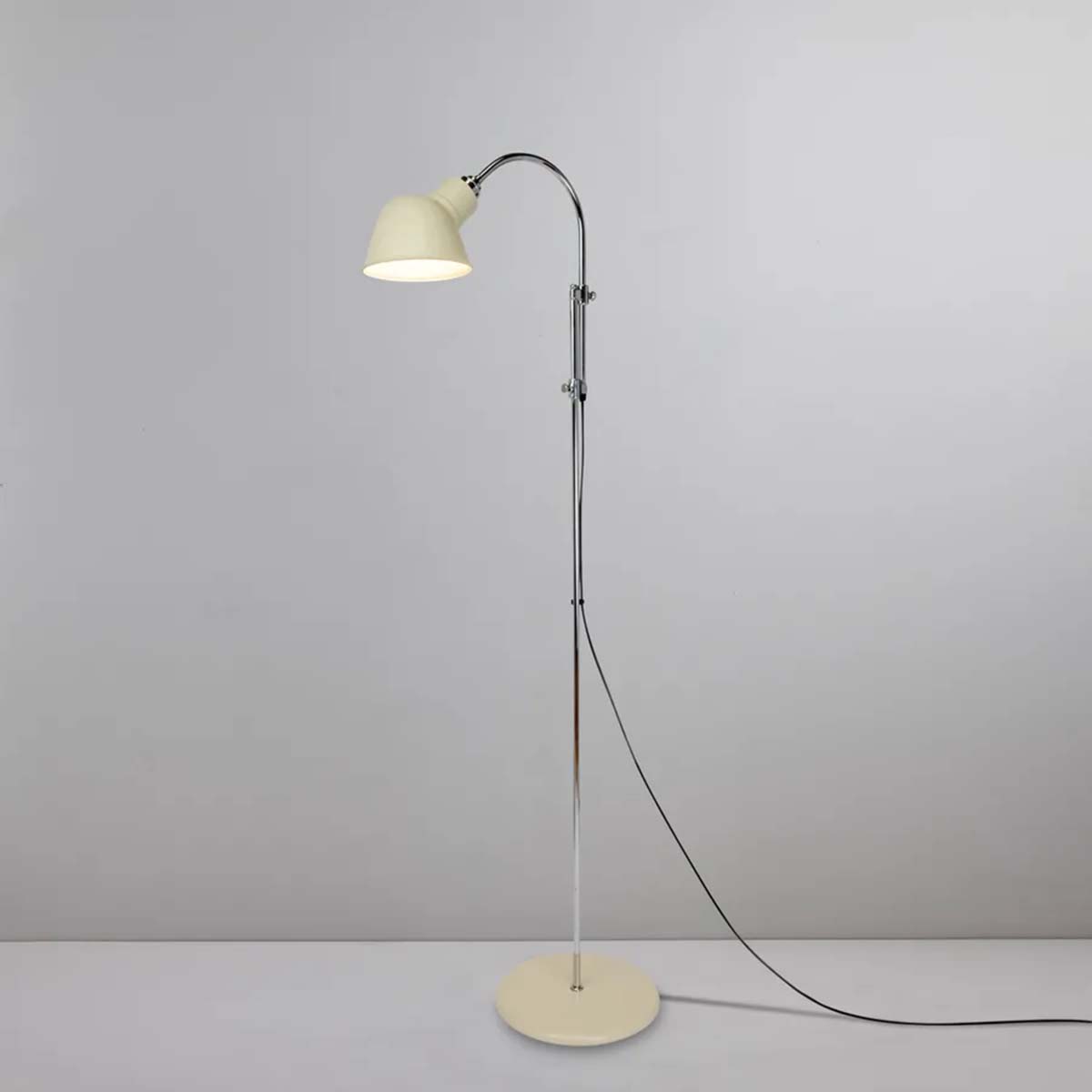 Ginger Stehleuchte, H: 133 - 143 cm, Cremeweiß