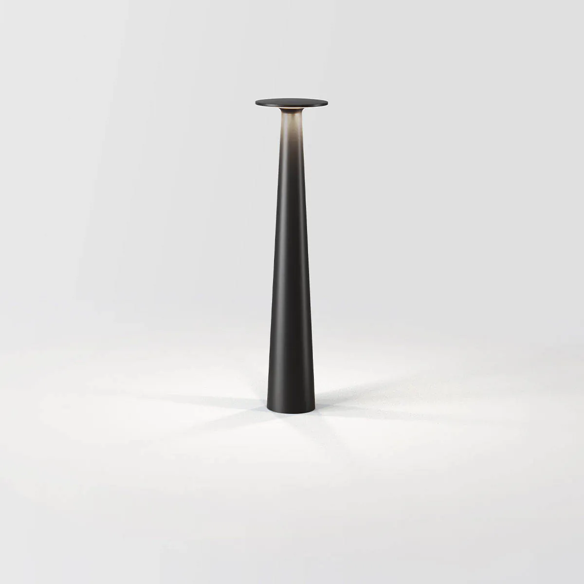 Schmale Akku Tischleuchte für außen schwarz