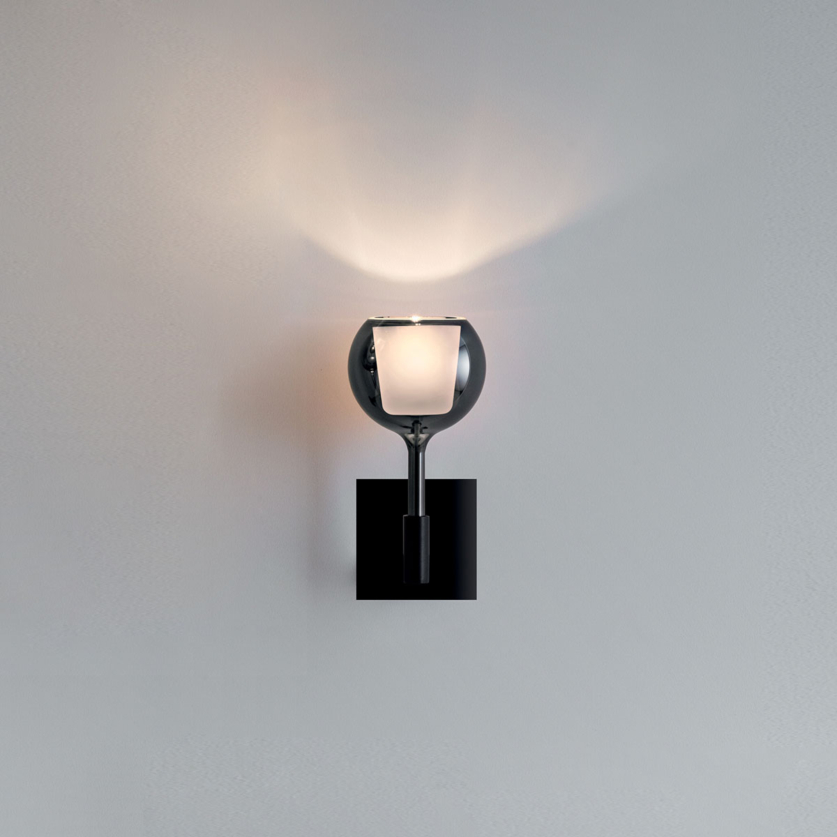Penta Light Glo 0811-30 Wandleuchte Wandstrahler – Glasleuchte in Gold Glas, ästhetische Formsprache, atmosphärisches Leuchten, ideal für das Wohnzimmer, perfekt für Flur, Schlafzimmer oder Treppenhaus Penta Light Glo 0811-30 Wandleuchte Wandstrahler – Glasleuchte in Gold Glas, ästhetische Formsprache, atmosphärisches Leuchten, ideal für das Wohnzimmer, perfekt für Flur, Schlafzimmer oder Treppenhaus
