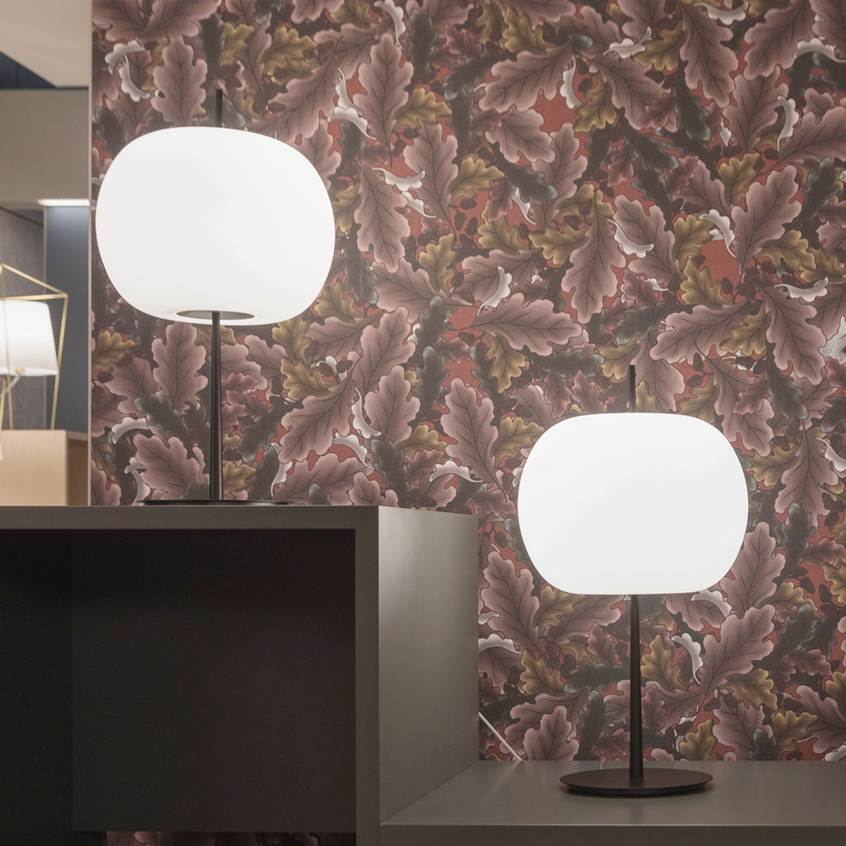 Kushi XL Tischleuchte, Ø: 33 cm, H: 61 cm, Schwarz Kushi XL Tischleuchte, Ø: 33 cm, H: 61 cm, Kupfer