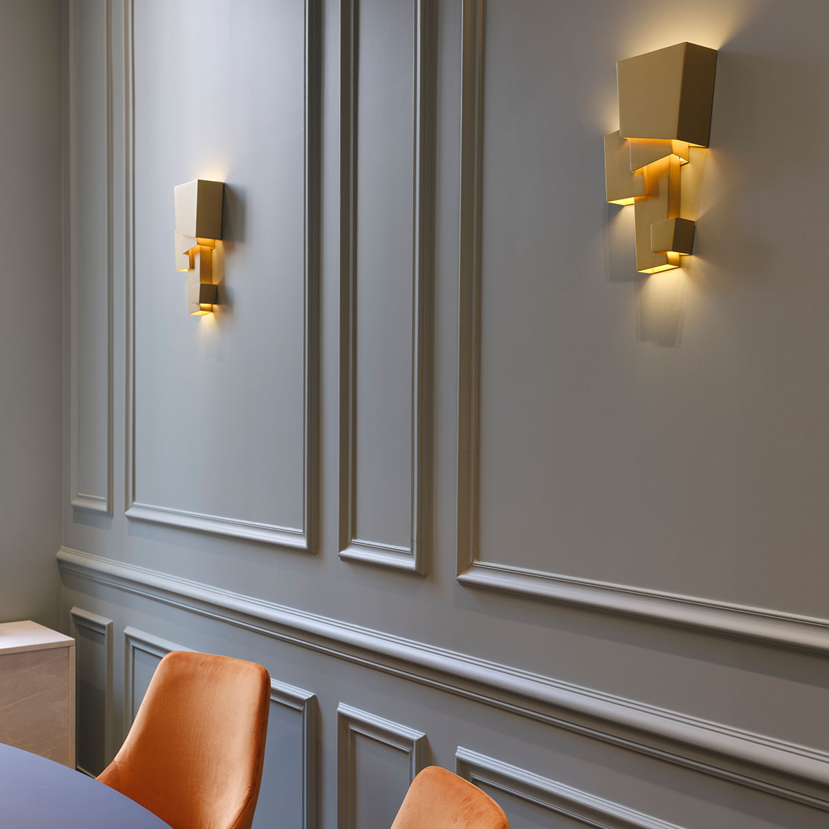 Map 1 L Wall Wandleuchte H: 39,8 cm in Messing – hochwertige Designerlampe des Herstellers DCW Editions passt perfekt in den Treppenaufgang