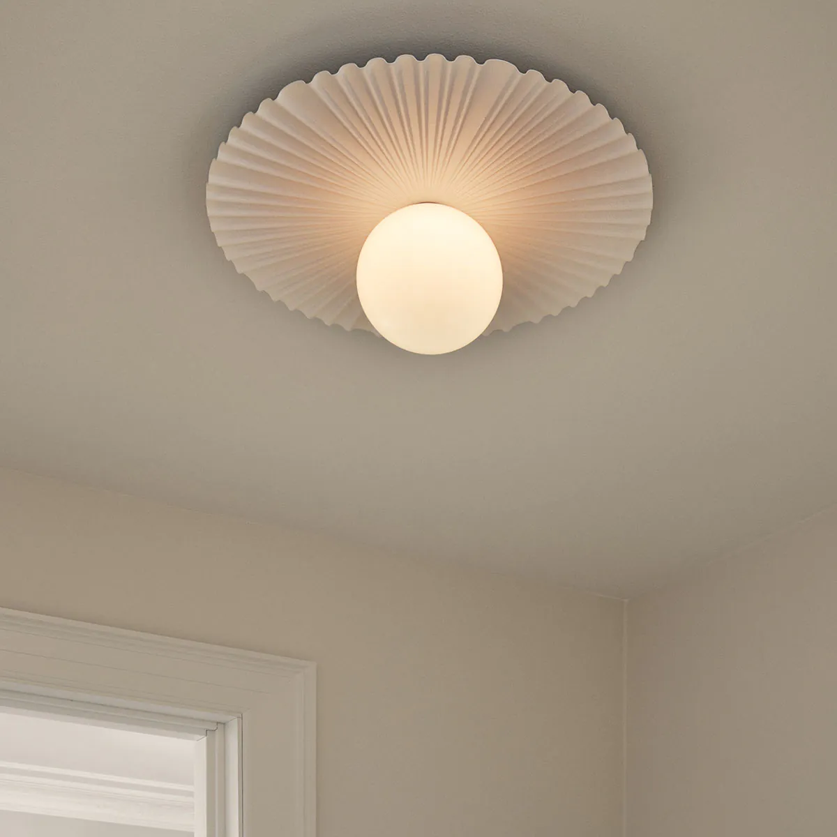 Liila Muuse Medium Wand- und Deckenleuchte, Ø: 42 cm, Weiß