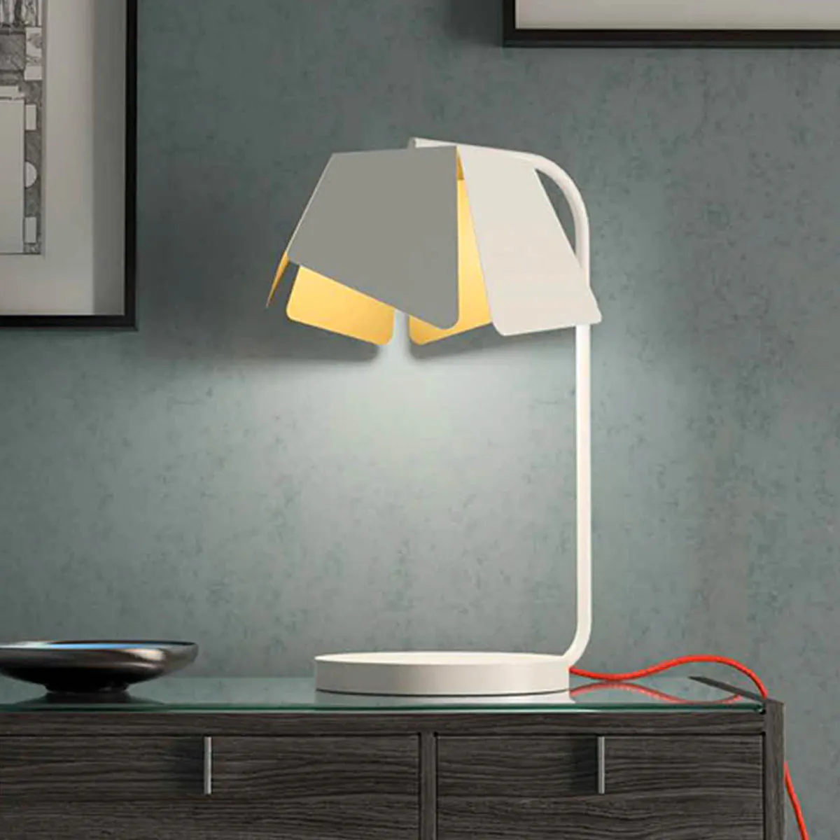 Flower Tischleuchte, weiß- Ausstellungsstück Flower Tischleuchte, weiß- Ausstellungsstück