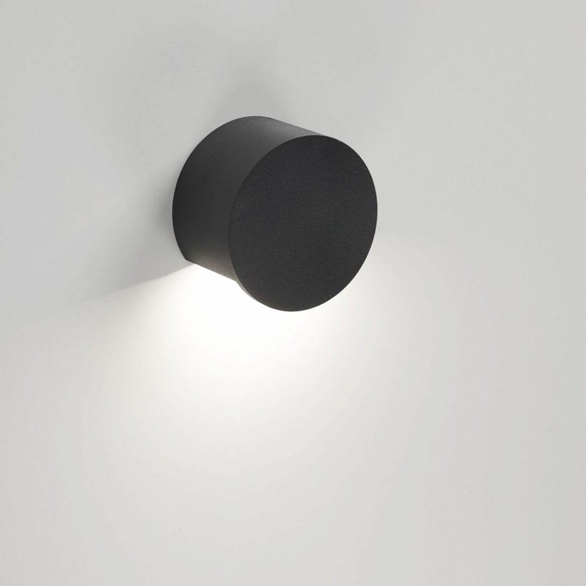 DeltaLight STIP W R 930 Wandleuchte, Ø: 9,4 cm, T: 5,5 cm STIP W R 930 Wandleuchte, Ø: 9,4 cm, T: 5,5 cm, Anthrazit, Rund – moderne Wohnraumleuchte, stimmungsvolles Licht für Badezimmer DeltaLight STIP W R 930 Wandleuchte, Ø: 9,4 cm, T: 5,5 cm STIP W R 930 Wandleuchte, Ø: 9,4 cm, T: 5,5 cm, Anthrazit, Rund – moderne Wohnraumleuchte, stimmungsvolles Licht für Badezimmer