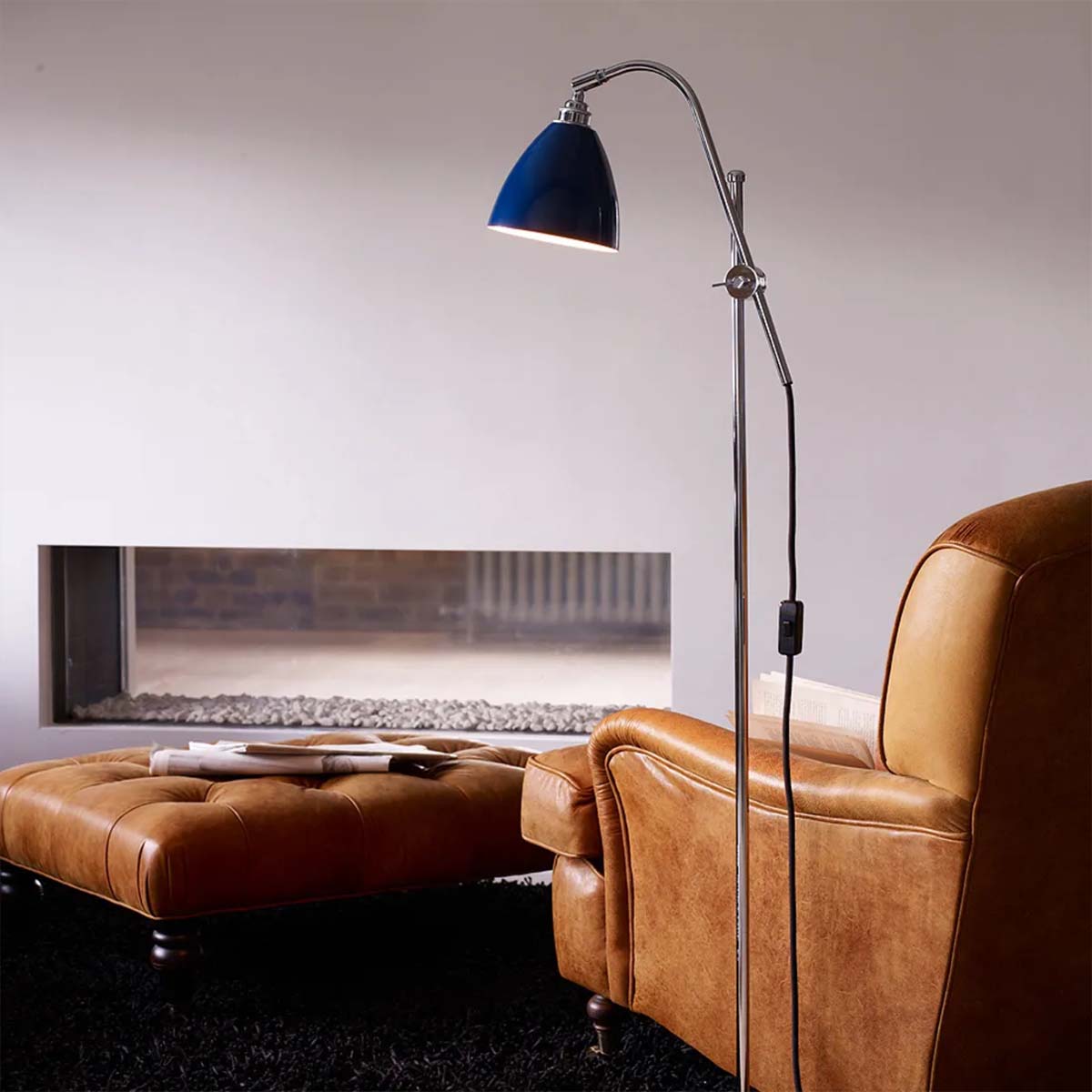 gerichtetes Licht: Original BTC Task Stehleuchte, H: 134- 175 cm, Rot – gefertigt aus Aluminium funktionales Licht: Original BTC Task Standlampe, H: 134- 175 cm, Cremeweiß – gefertigt aus Aluminium