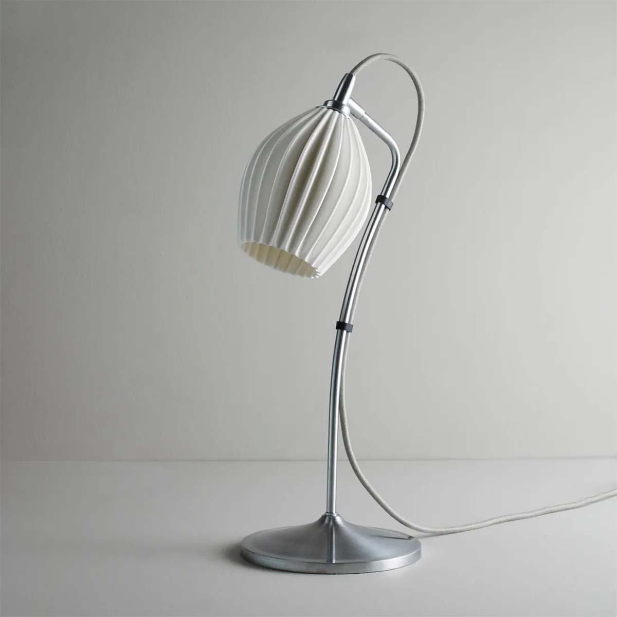 Fin Tischleuchte, H: 49 cm