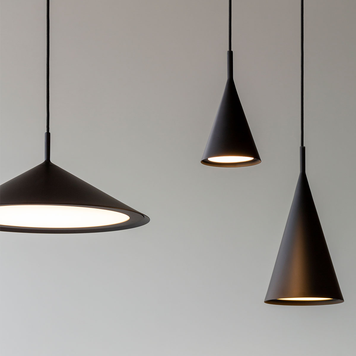 Designerleuchte TOOY Gordon 561.24 Pendelleuchte Ø: 44 cm, Schwarz Matt & Schwarz Chrom aus Metall Aluminium PMMA in Schwarz