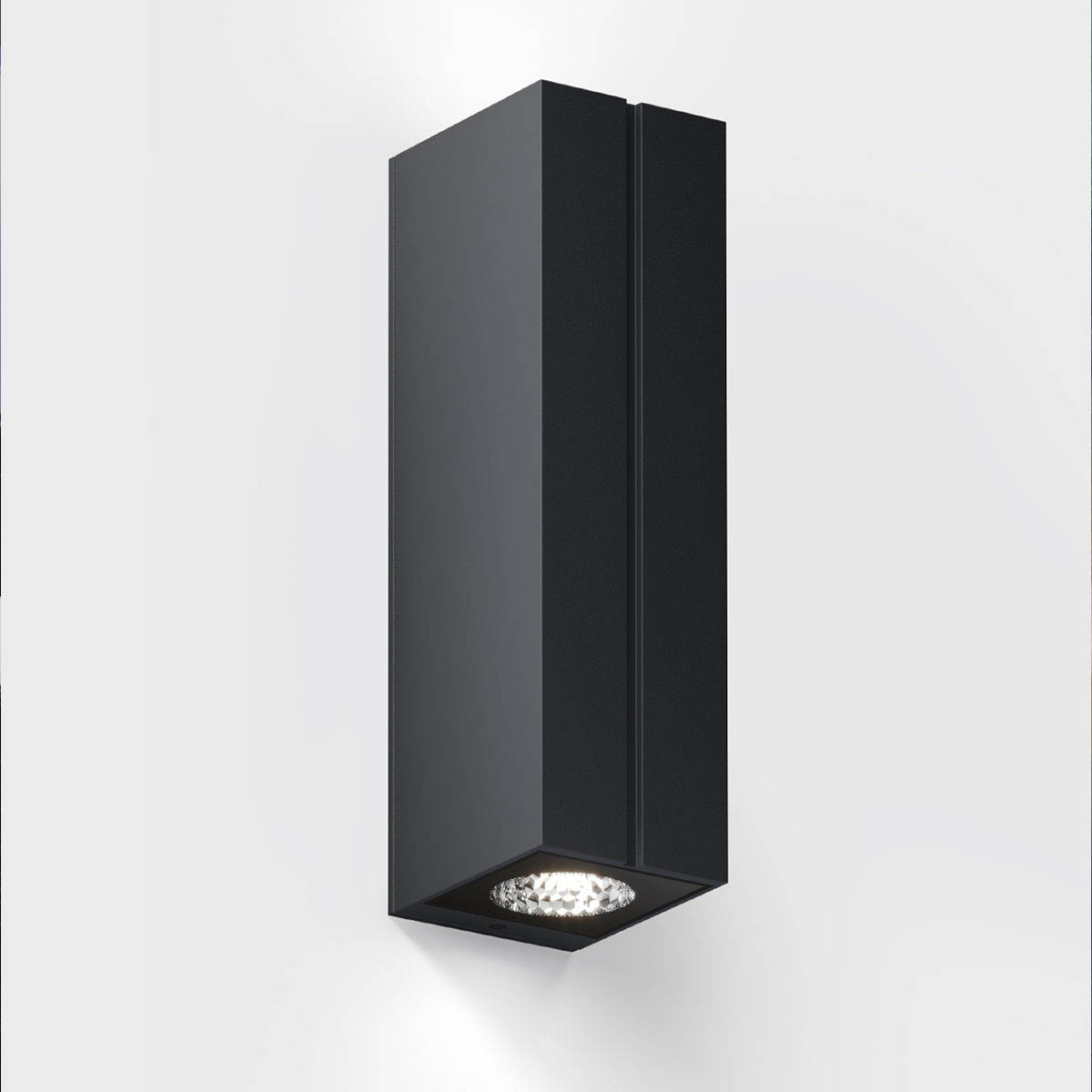 cut Wandleuchte, H: 23 cm, B: 6,5 cm, Deep Black Rechteckige Wandleuchte für außen in der Farbe schwarz