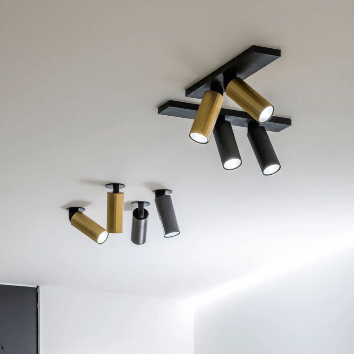 HEDRA ON 2 93033 DIM1 Aufbaustrahler, L: 34,4 cm, B: 7 cm, Goldfarben & Schwarz, Warmweiß 3000K