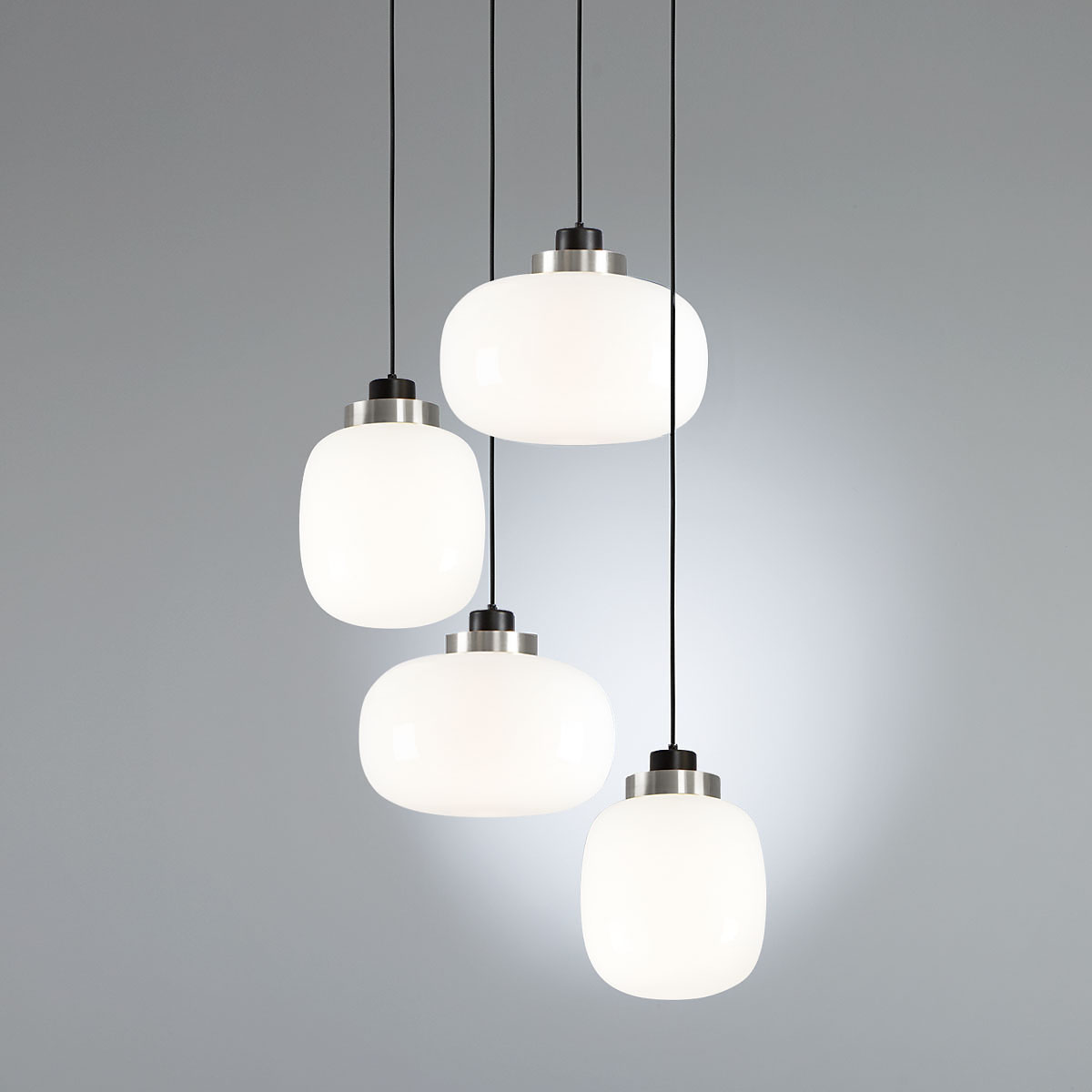 Legier 557.14 Pendelleuchte 4-flammig, Schwarz & Hellgrau, Opalglas