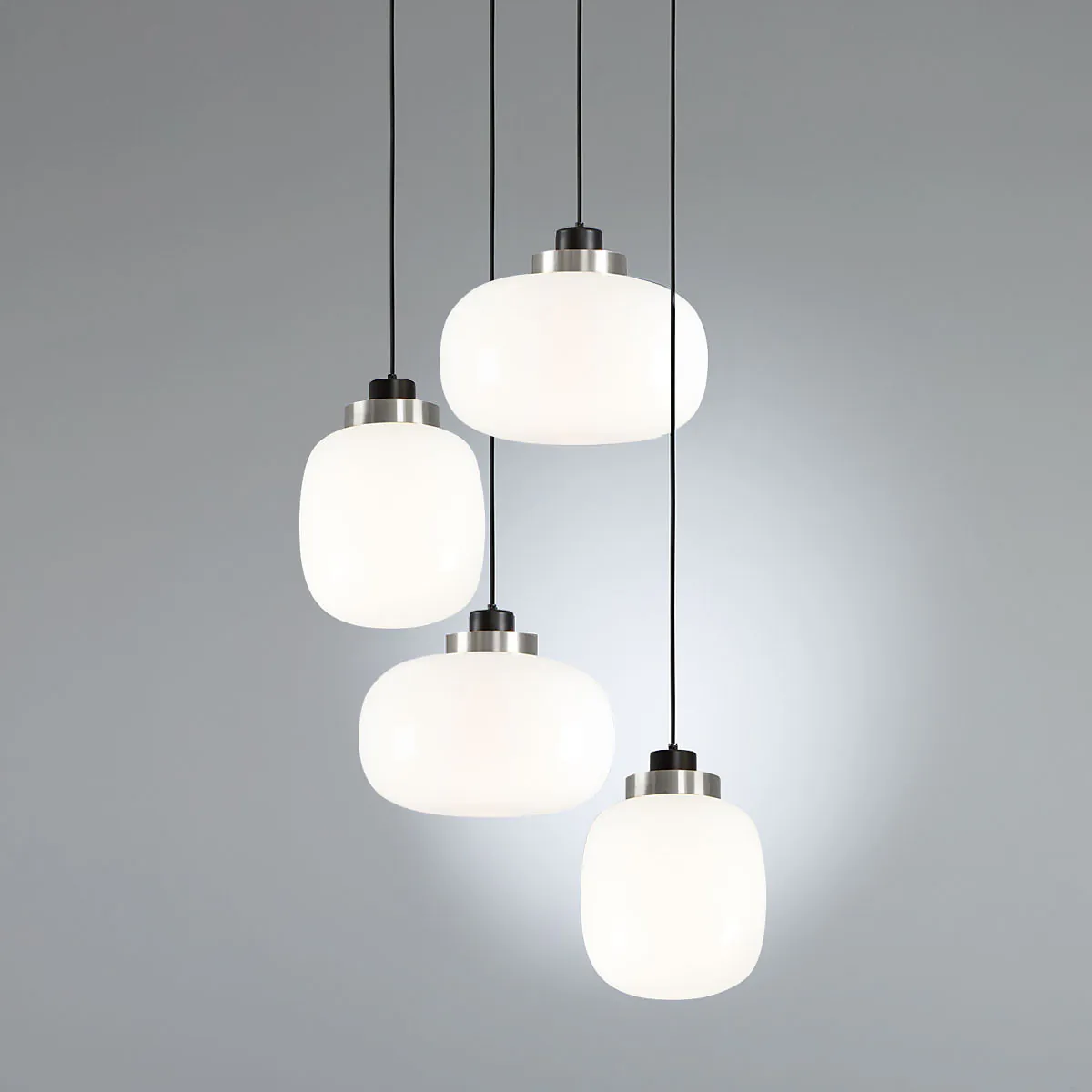 Legier 557.14 Pendelleuchte 4-flammig, Schwarz & Hellgrau, Opalglas