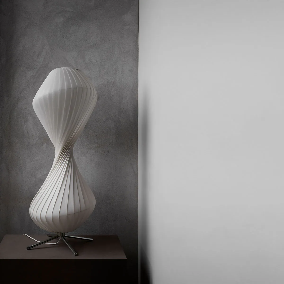 TR32 Stehleuchte, PC / Vliesstoff, Ø 40 cm, H: 110 cm TR32 Stehleuchte, PC / Vliesstoff, Ø 40 cm, H: 110 cm