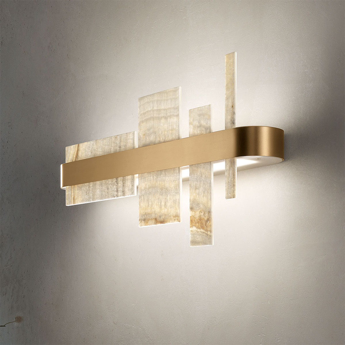 Honicé A65 Wandleuchte Onyx Stein, Gold brüniert, L: 65 cm