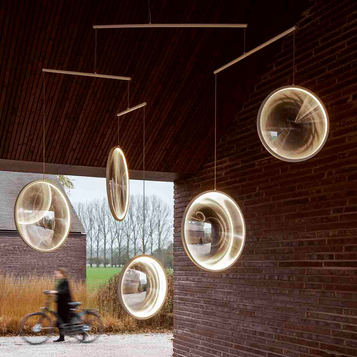 Focus x4 Pendelleuchte, H: 72,3 cm Weiß 4-flammig – zeitlose Designerlampe von DCW Editions für den Esstisch