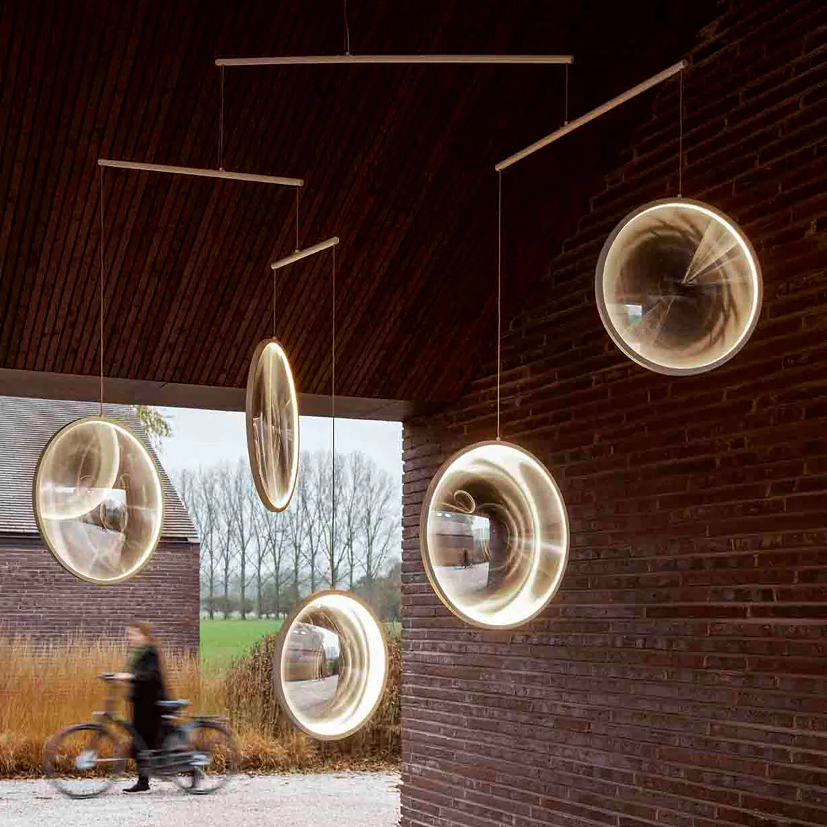 Focus x4 Pendelleuchte, H: 72,3 cm Weiß 4-flammig – zeitlose Designerlampe von DCW Editions für den Esstisch