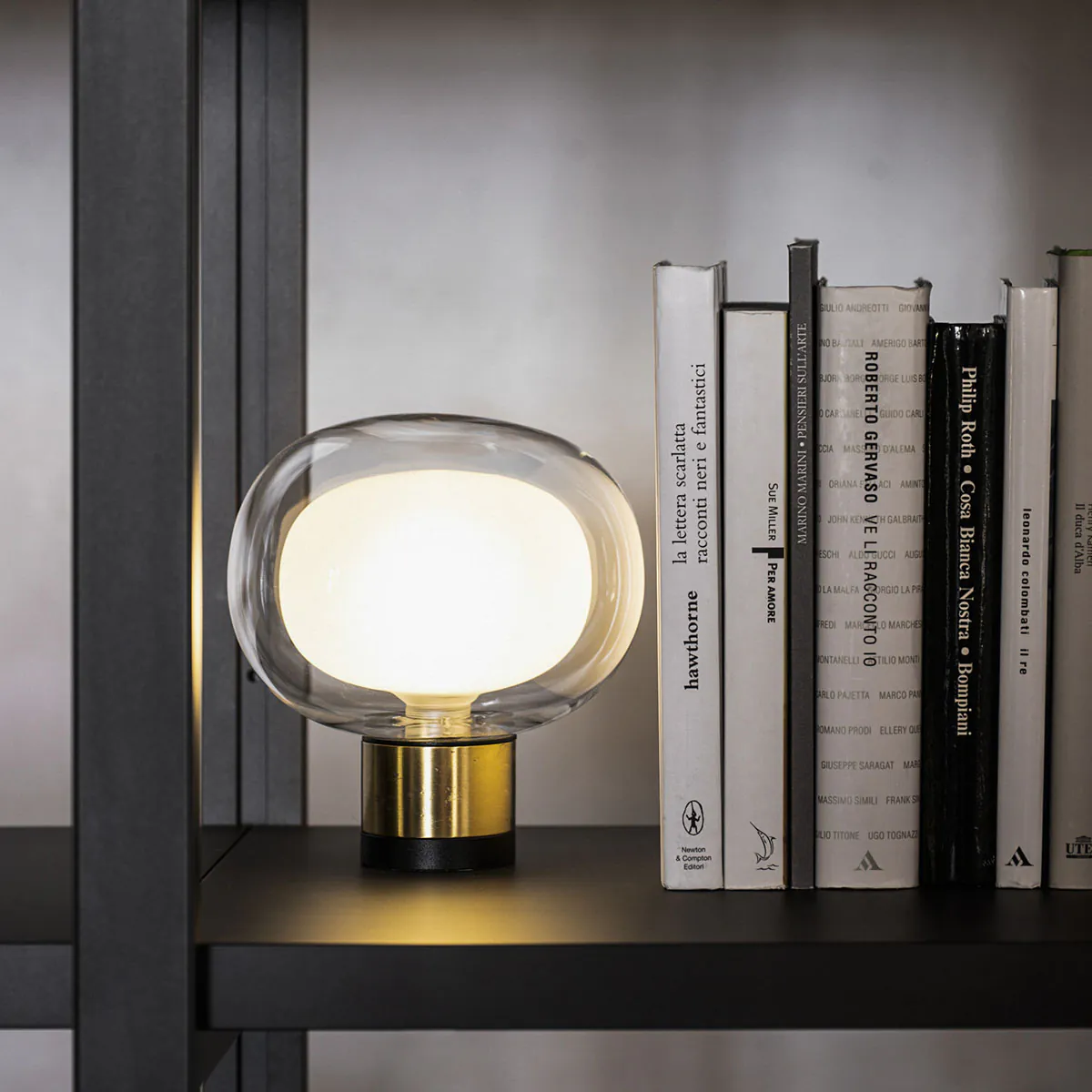 Nabila 552.36 Tischleuchte H: 17 cm, Schwarz Matt / Schwarz Chrom & Rauchglas