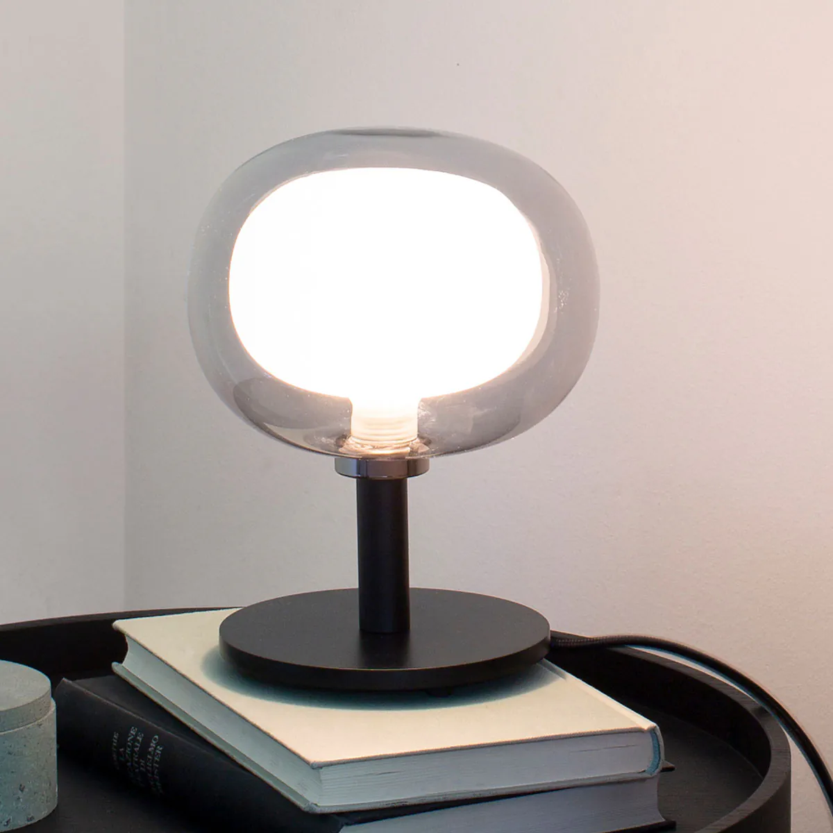 Nabila 552.32 Tischleuchte H: 20 cm, Schwarz Matt / Schwarz Chrom & Rauchglas