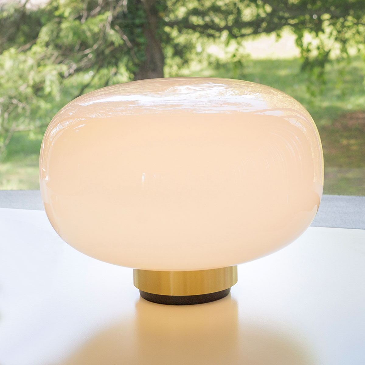 Legier 557.34 Tischleuchte, Schwarz & Messing, Opalglas