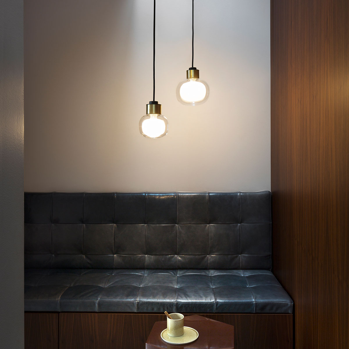 Italienisches Lichtdesign: TOOY Nabila 552.21 Pendelleuchte Ø: 12 cm, Schwarz Matt / Messing & Klarglas – modernes, dekoratives Design